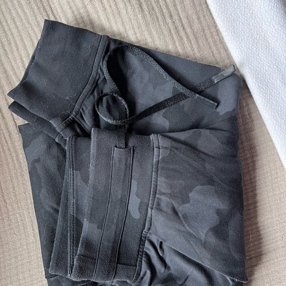 Lululemon nulu Camouflage Joggers - Picture 3 of 4